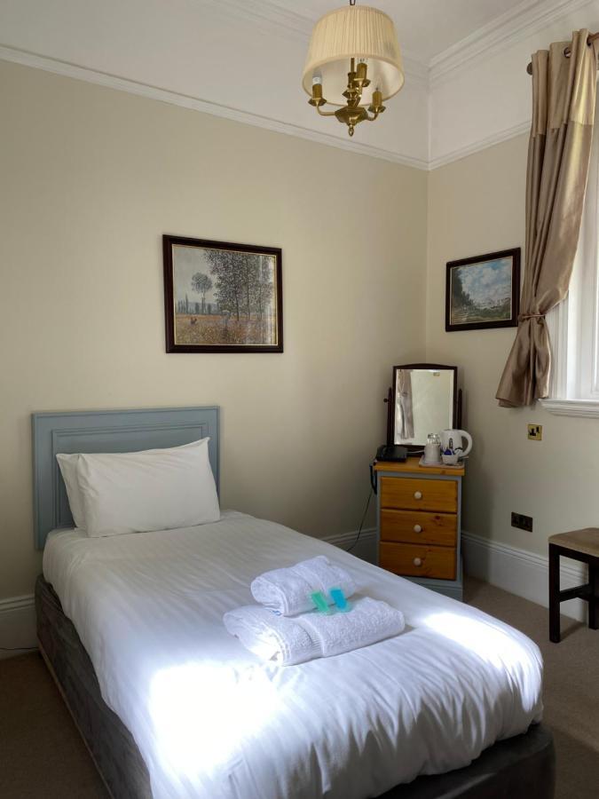 Hotel Fieldways à Trowbridge Extérieur photo