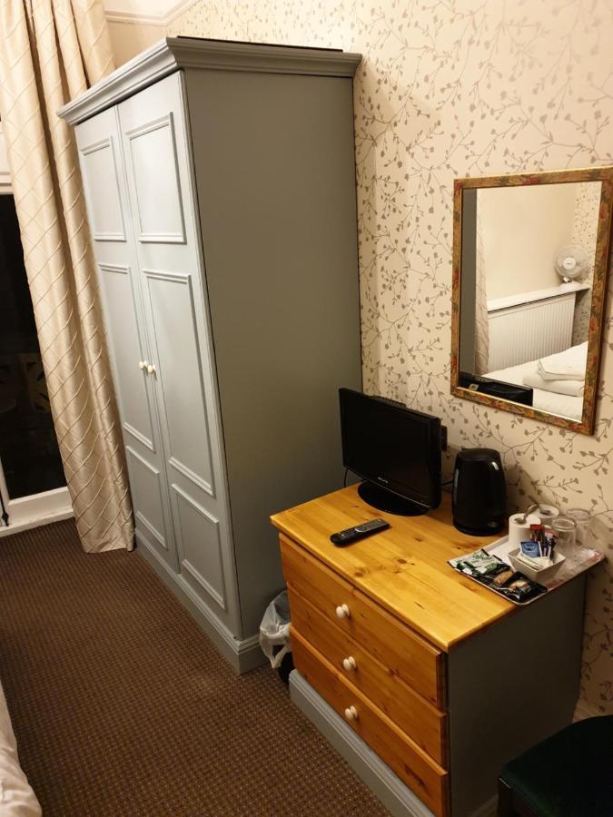 Hotel Fieldways à Trowbridge Extérieur photo