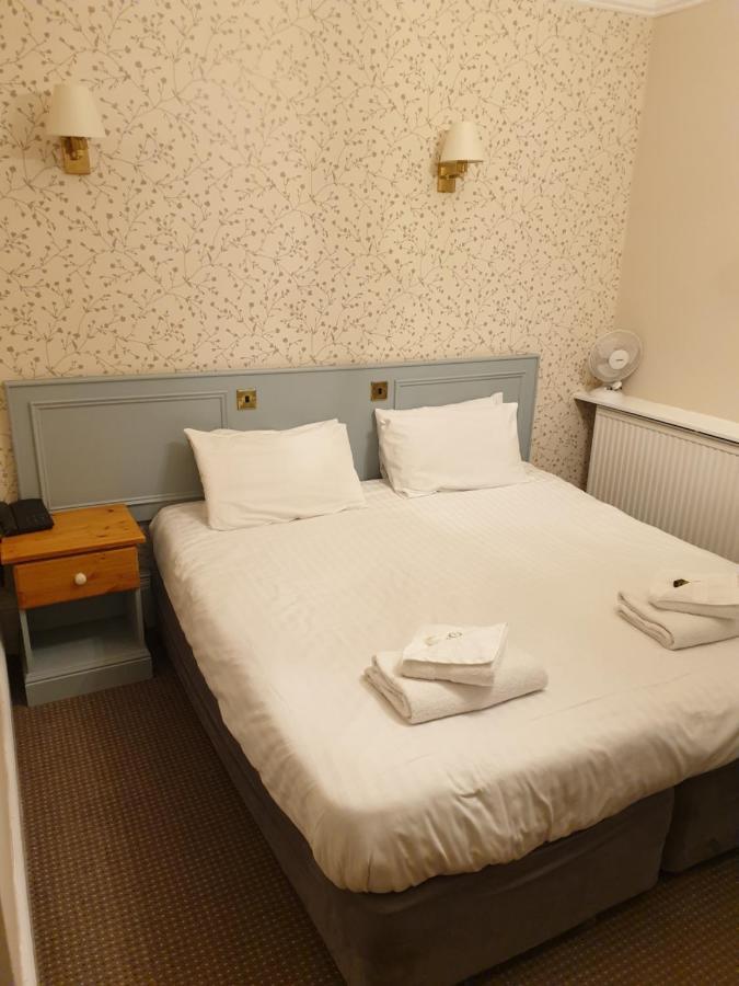 Hotel Fieldways à Trowbridge Extérieur photo