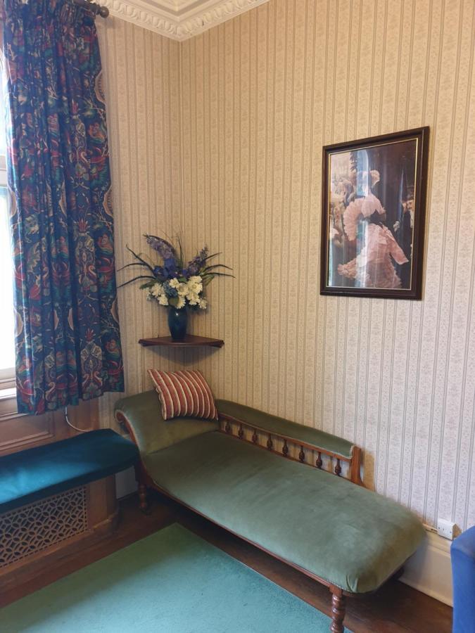 Hotel Fieldways à Trowbridge Extérieur photo
