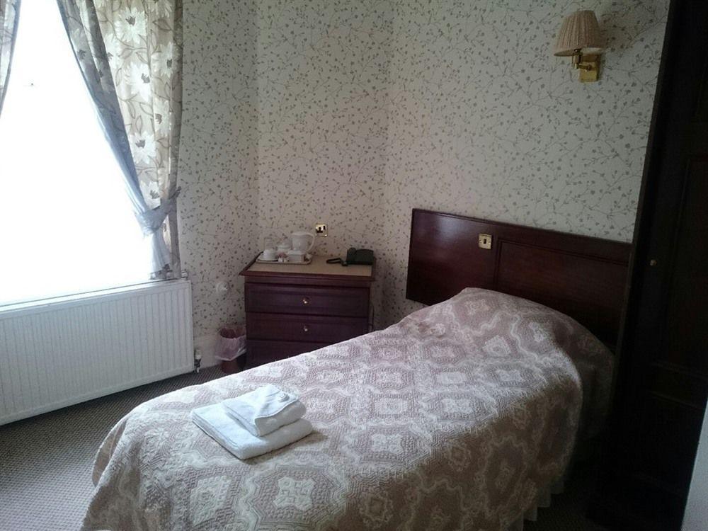 Hotel Fieldways à Trowbridge Extérieur photo
